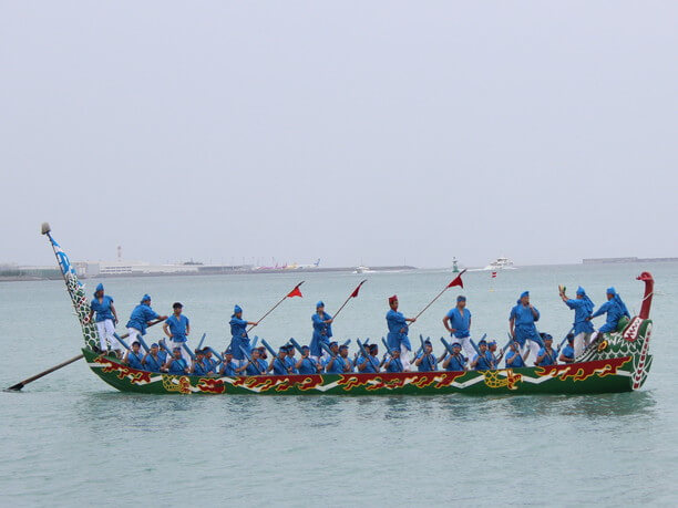 海の神様に祈願