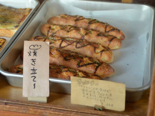 焼き立てのパン