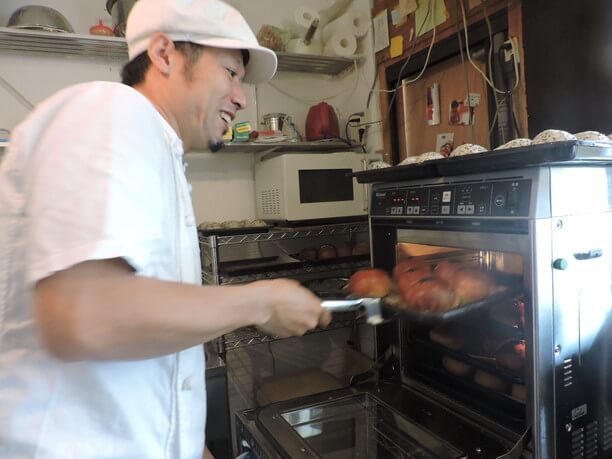 焼きあがったパン