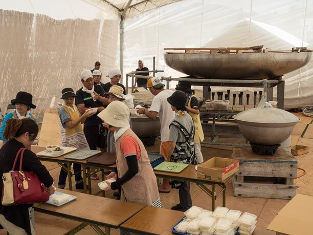 大鍋で作った牛汁