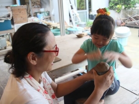 夢中になっている子供