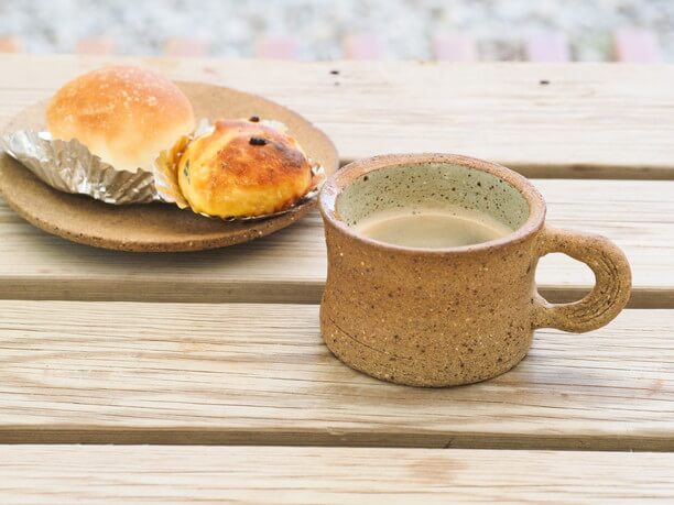 大嶺工房の器でいただいたコーヒーとパン