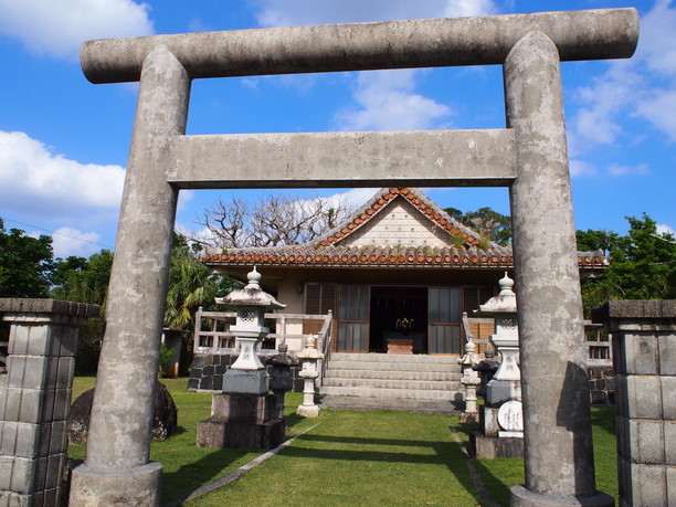 部落にある小さな神社