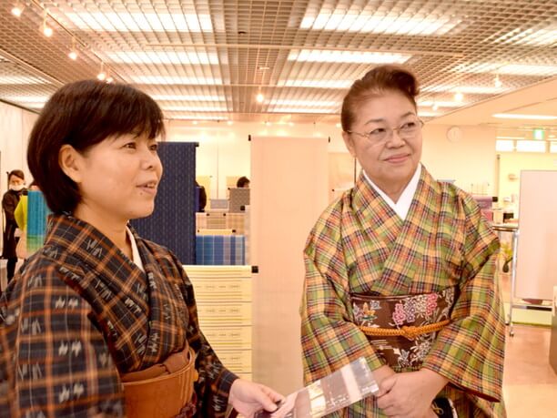 安座間さん（写真右）と赤嶺さん（写真左）