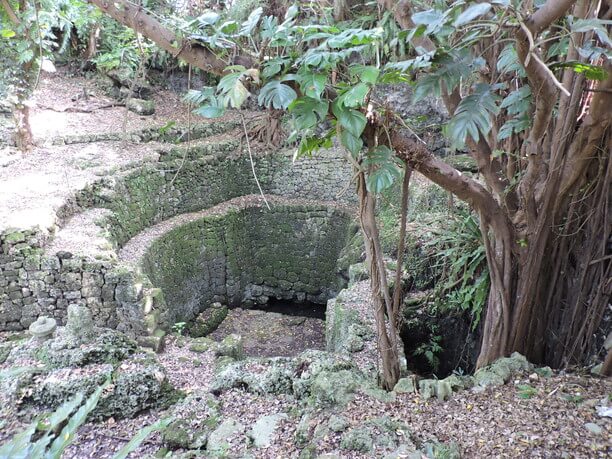 精巧な石造りの遺跡