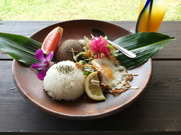 やんばるハーブの鶏肉ガッパオライス