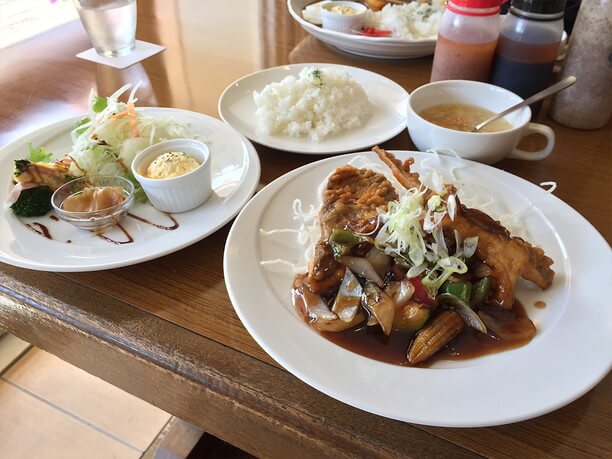 カレイとごろごろの野菜黒酢あんかけ