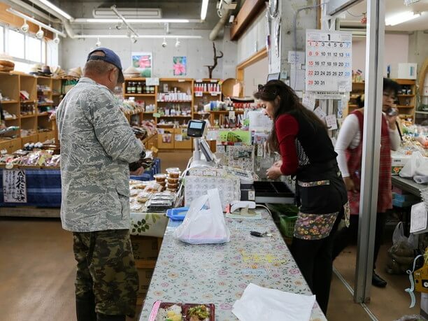 賑わう店内