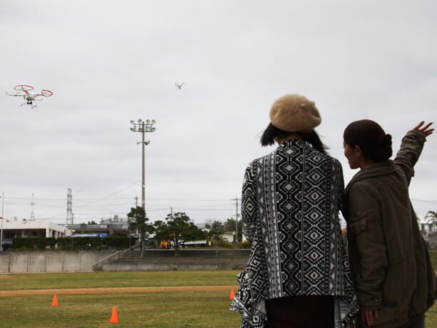 ドローンと体験参加者