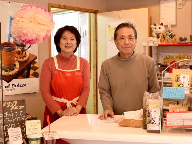 店主の比嘉良和さんと奥様の由美子さん