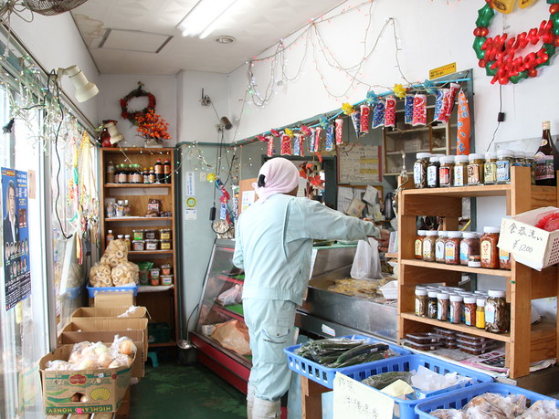 港川パヤオ鮮魚店店内