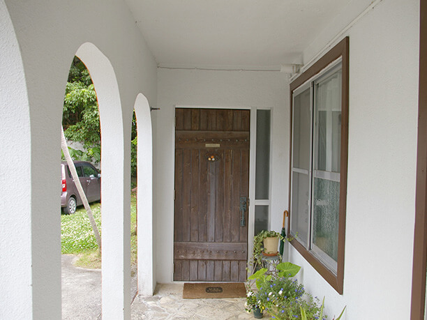 可愛らしい木製のドア