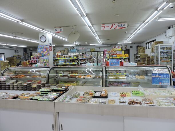 生活用品が並ぶ店内