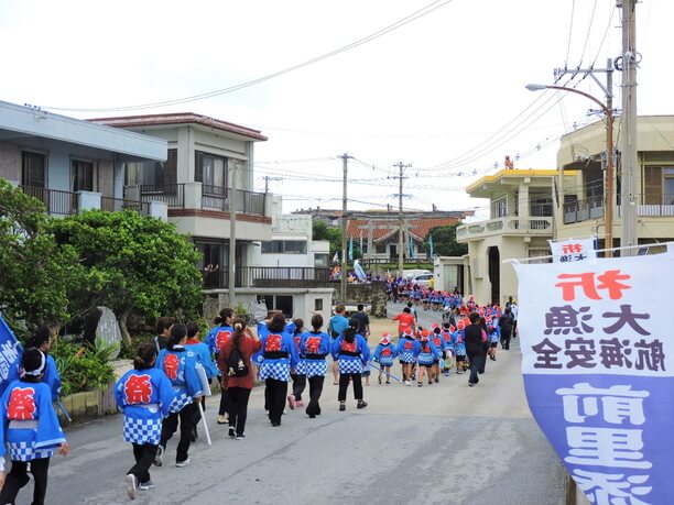 島民総出で安全祈願