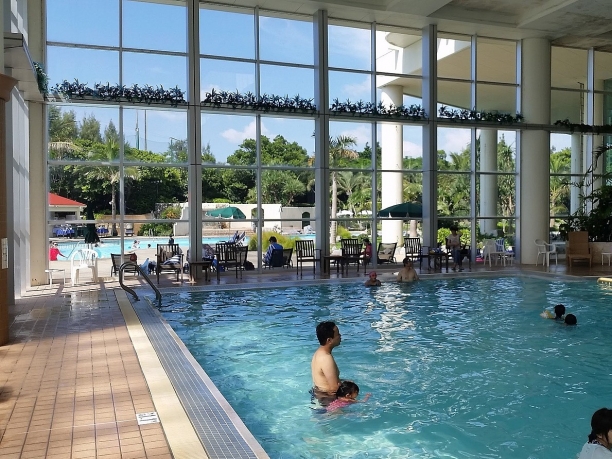沖縄でいつでもリゾート満喫 室内プールがあるホテル11選 J Trip Smart Magazine 沖縄