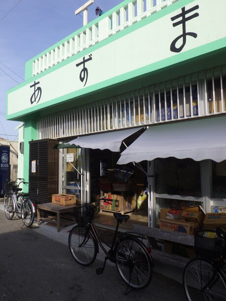 鮮やかなペパーミントグリーンの店