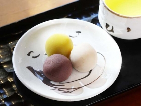 お団子三つ