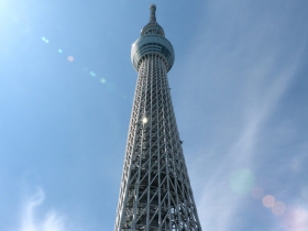 下から見上げたスカイツリー